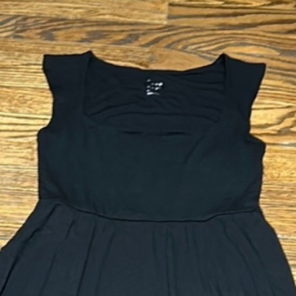 Elegant Black Sleeveless Dress - Picture 13 of 13
